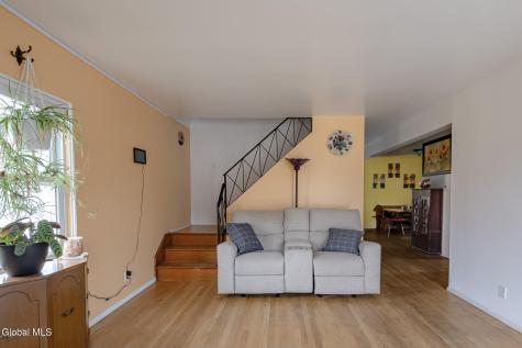 1646 Van Cortland Street Schenectady NY 12303