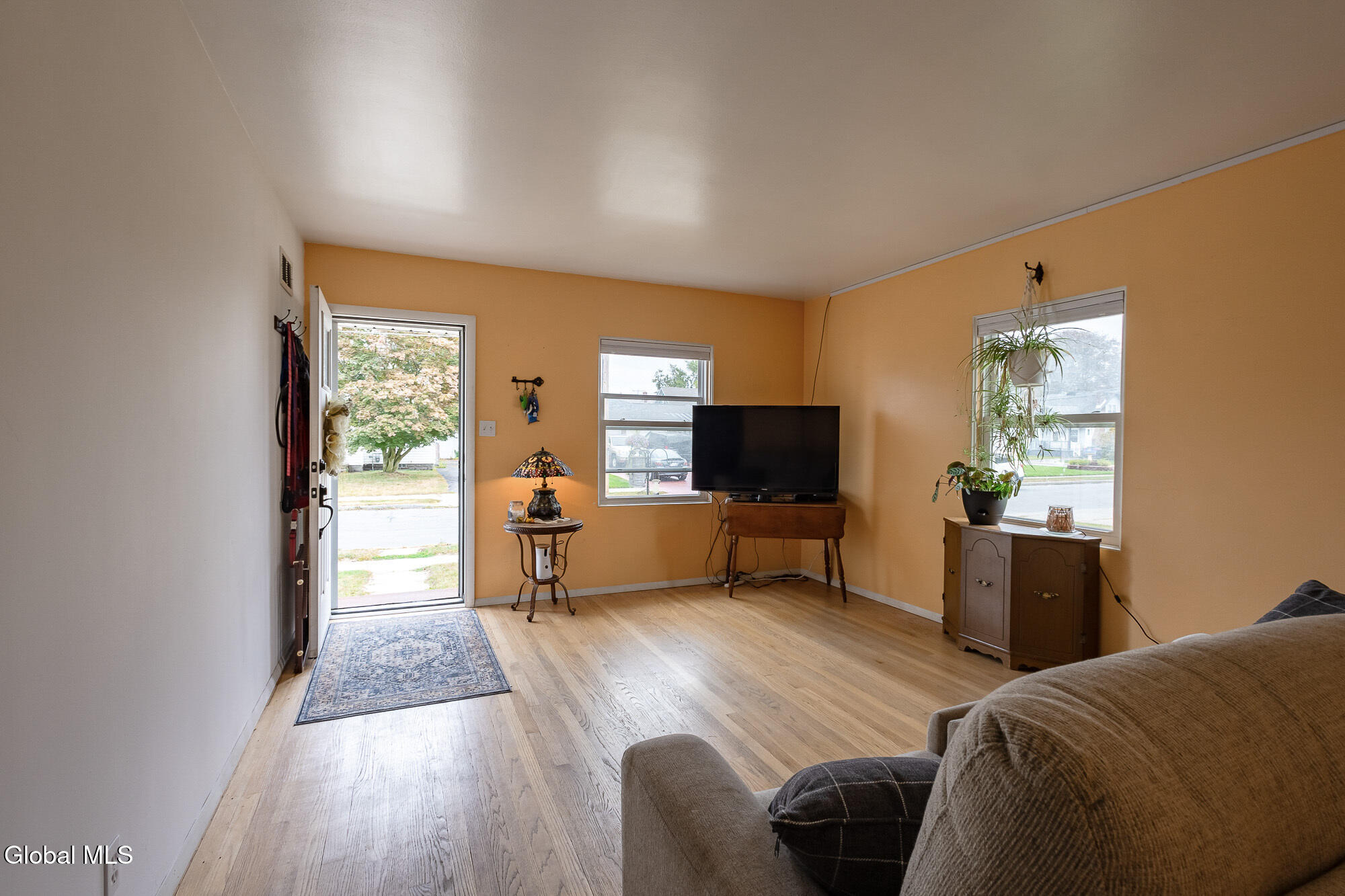 1646 Van Cortland Street Schenectady NY 12303