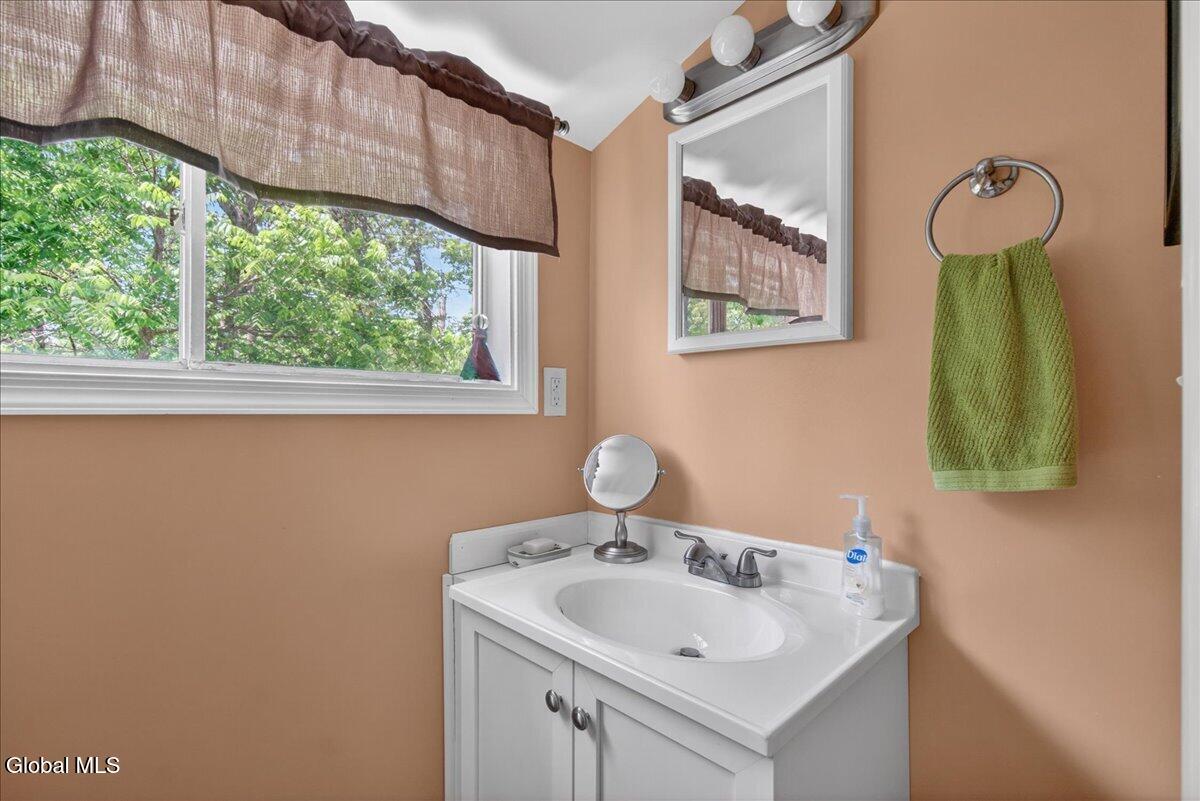 109 Eidsvoll Road Broadalbin NY 12025