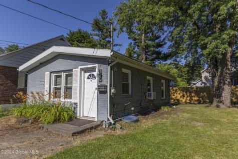 25 Hampton Avenue Rensselaer NY 12144