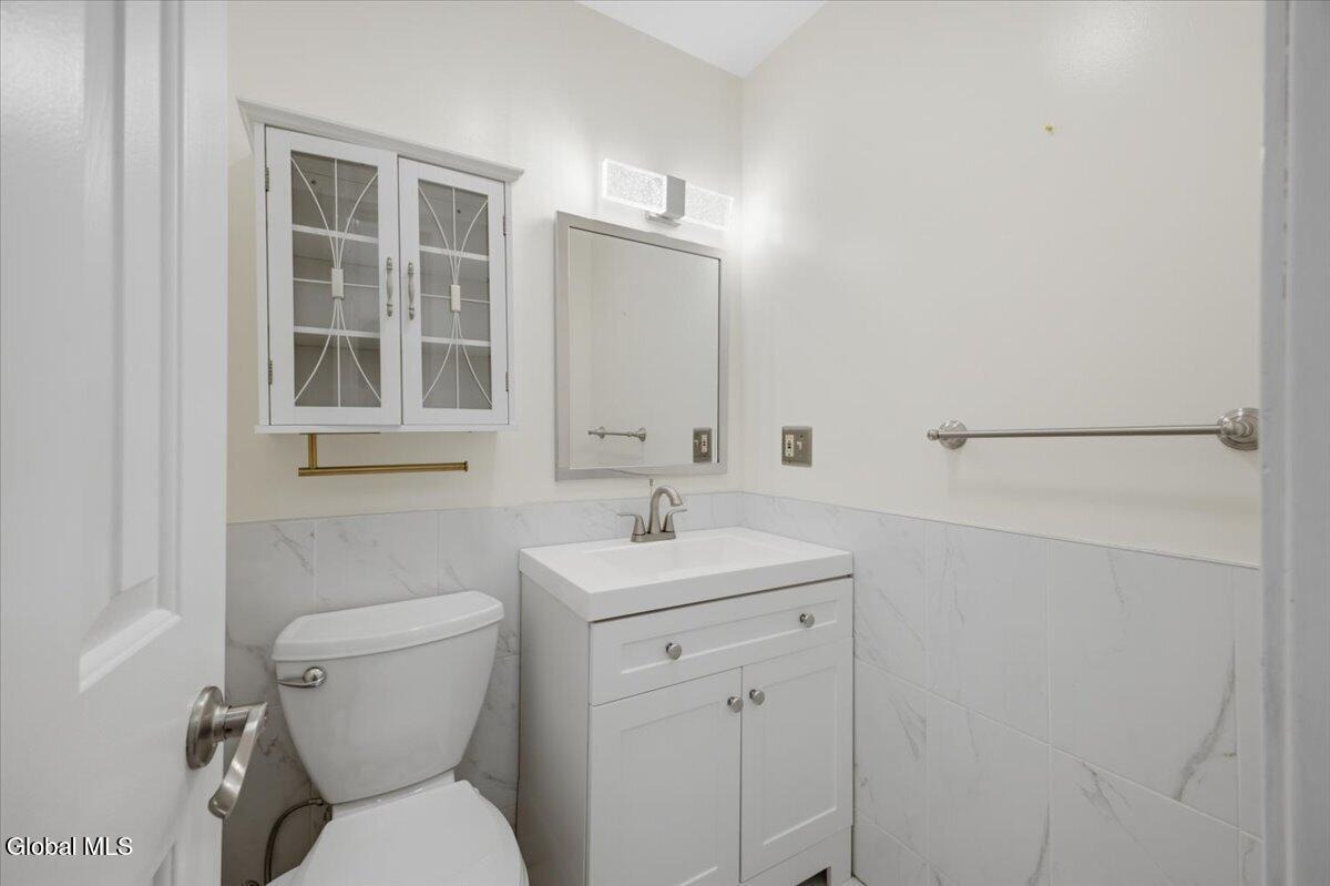 20 Queens Lane Queensbury NY 12804