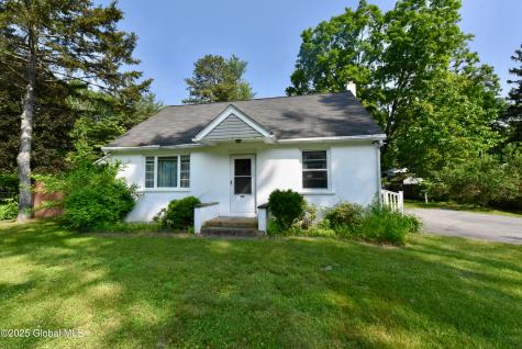 102 Willow Street Guilderland NY 12084