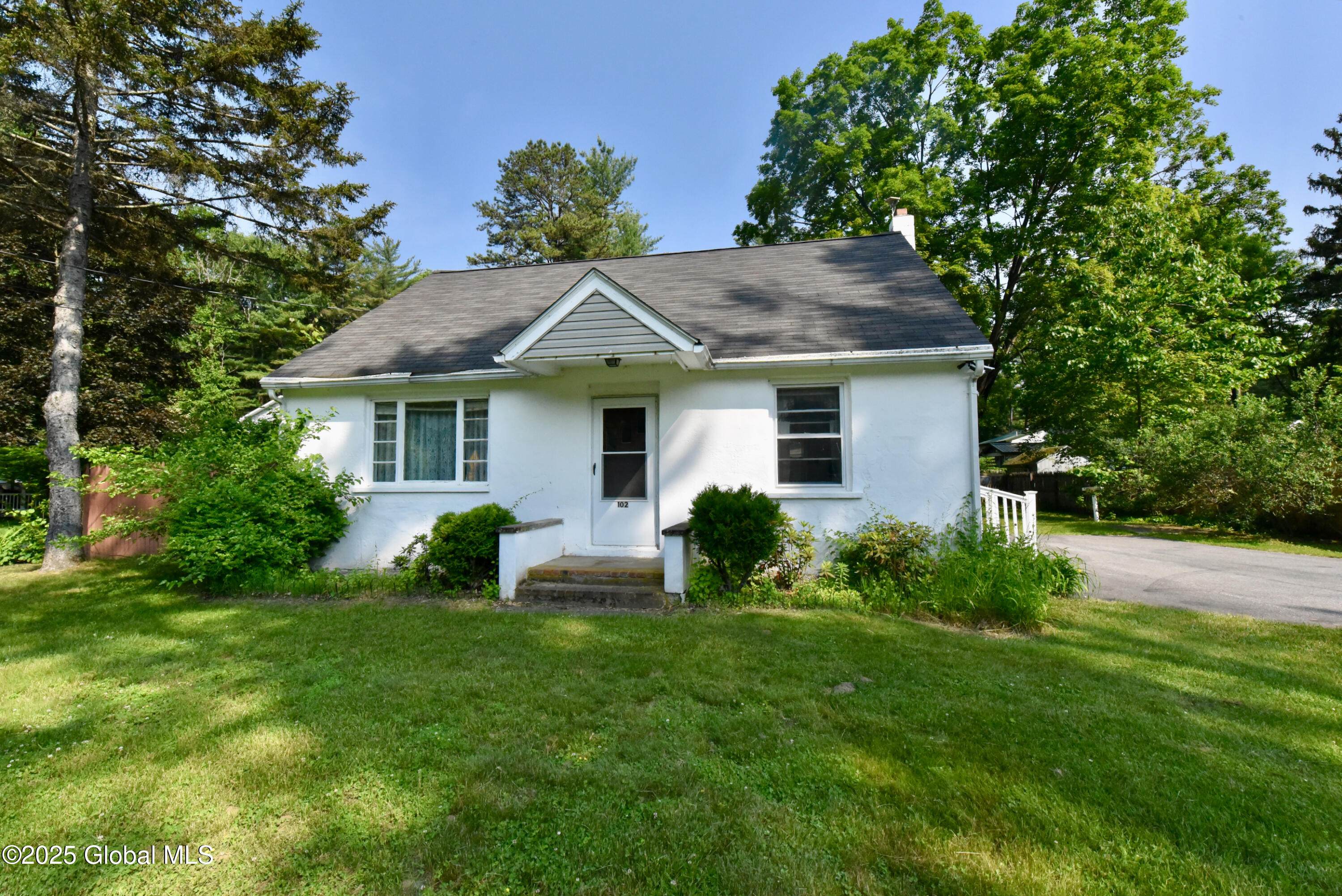 102 Willow Street Guilderland NY 12084