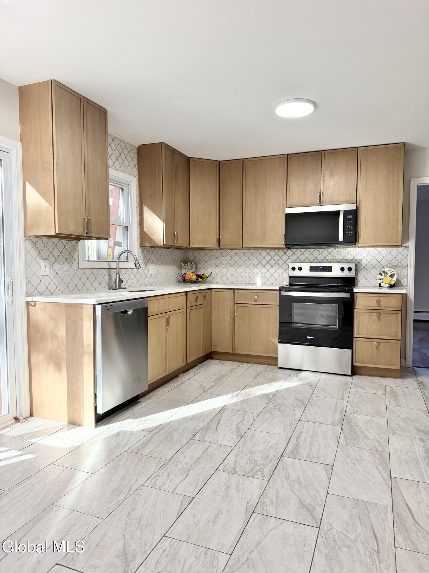 17 Belmonte Lane Clifton Park NY 12065