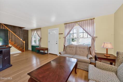 77 Oakdale Avenue Schenectady NY 12306