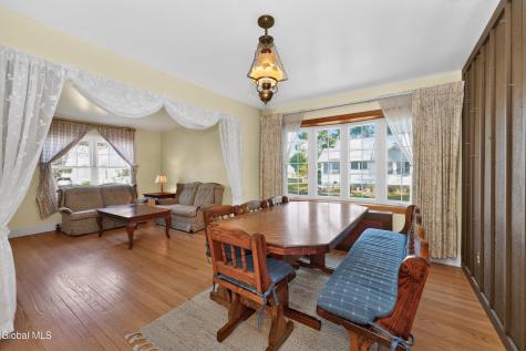 77 Oakdale Avenue Schenectady NY 12306