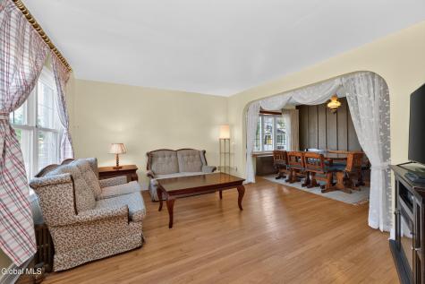 77 Oakdale Avenue Schenectady NY 12306