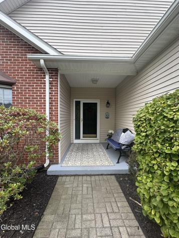 11 Brinker Way Loudonville NY 12211