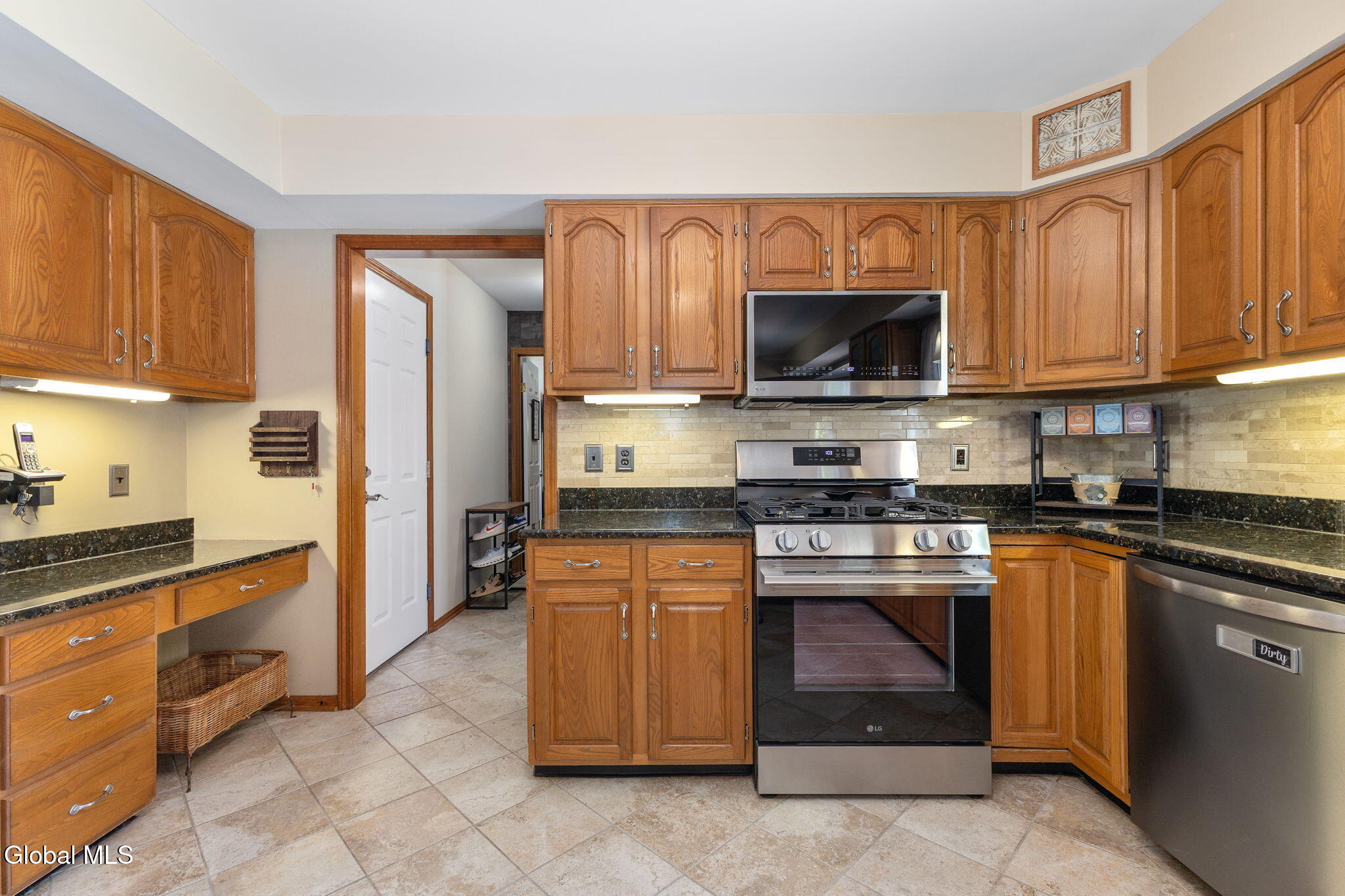 607 Salvia Lane Schenectady NY 12303
