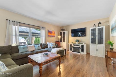 607 Salvia Lane Schenectady NY 12303
