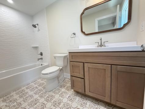 27 Dublin Court Latham NY 12110