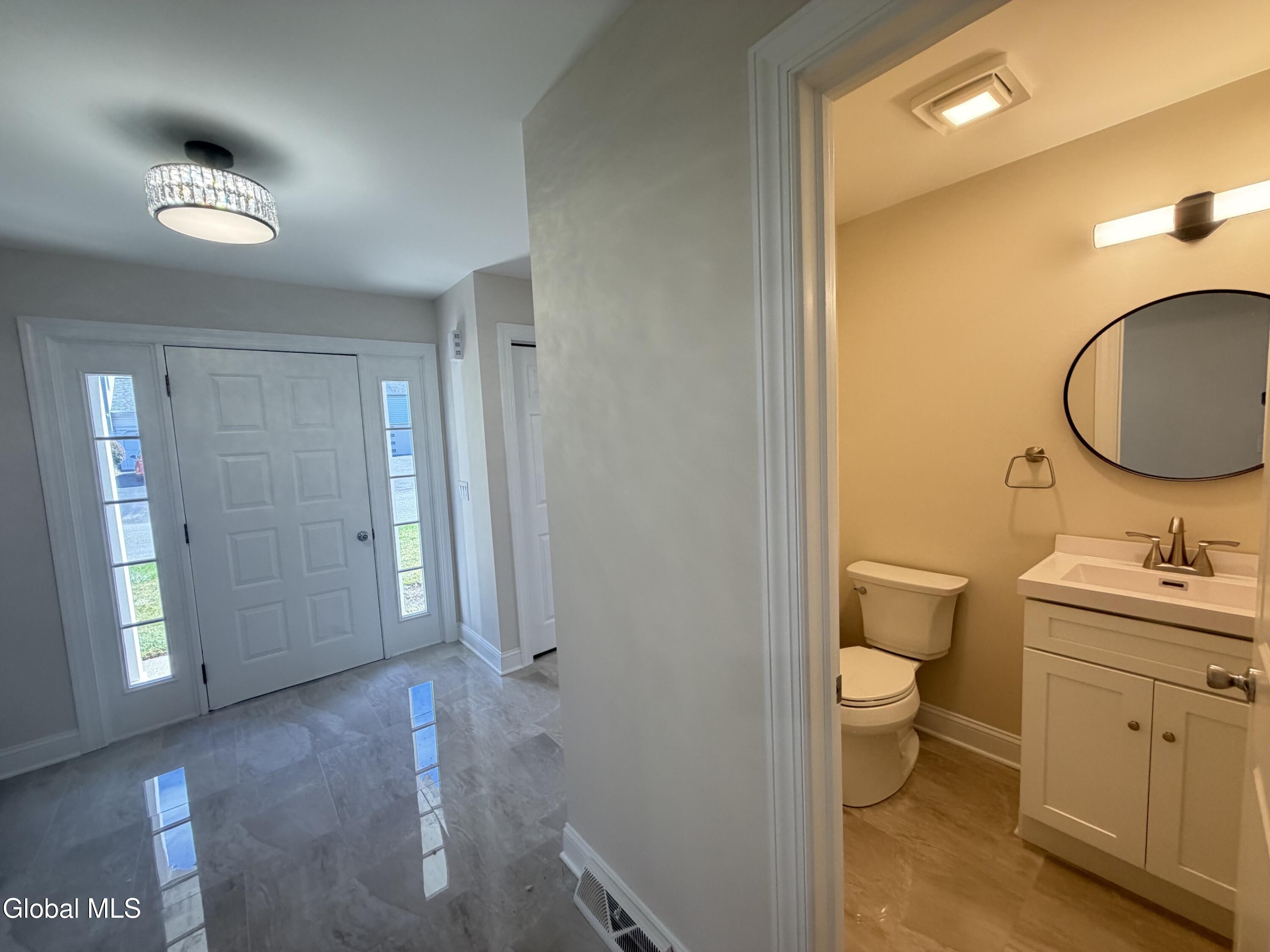 27 Dublin Court Latham NY 12110