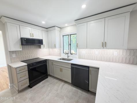 27 Dublin Court Latham NY 12110