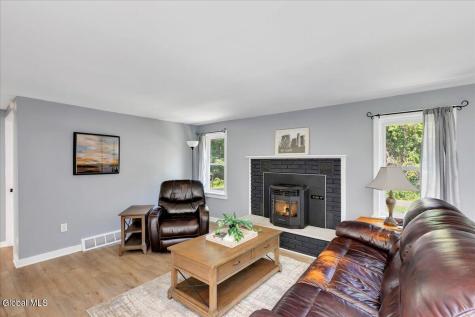 1221 Jason Lane Niskayuna NY 12309