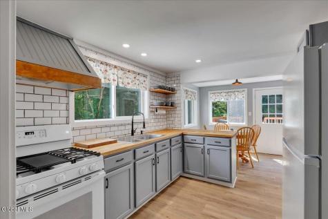 1221 Jason Lane Niskayuna NY 12309