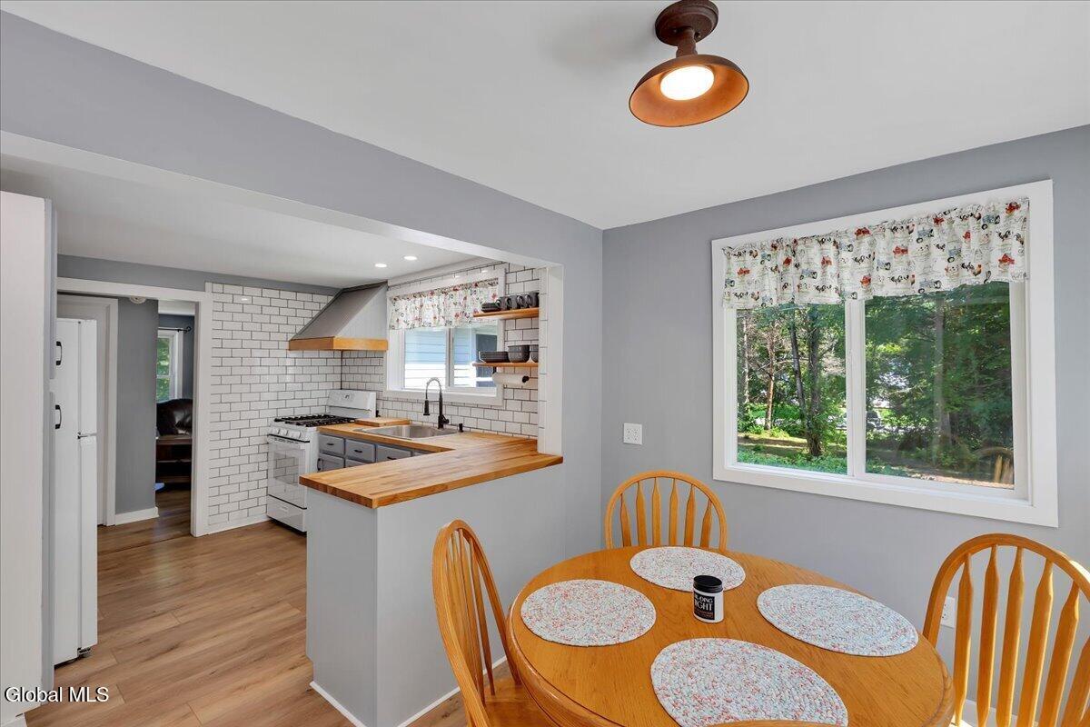 1221 Jason Lane Niskayuna NY 12309