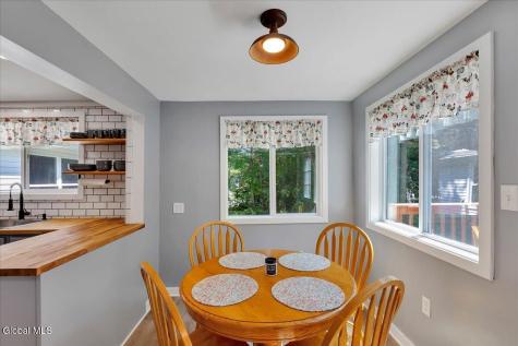 1221 Jason Lane Niskayuna NY 12309