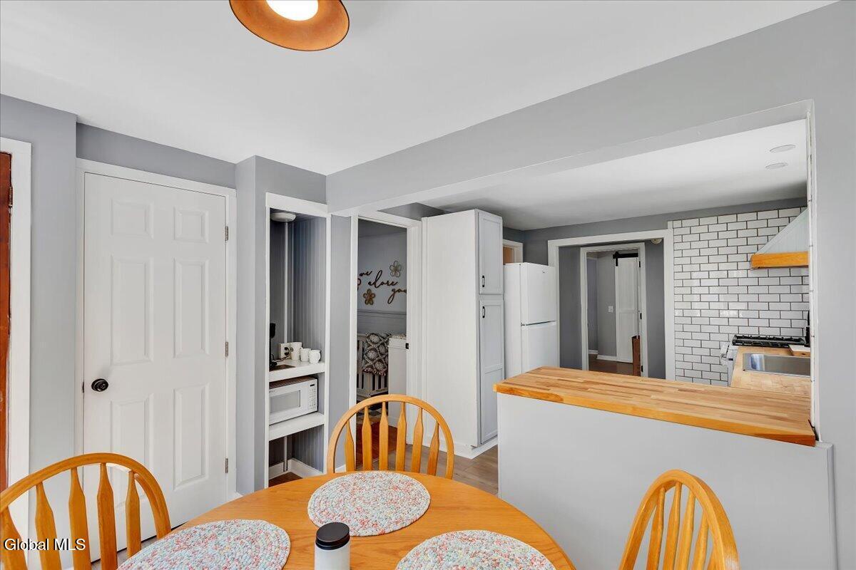 1221 Jason Lane Niskayuna NY 12309