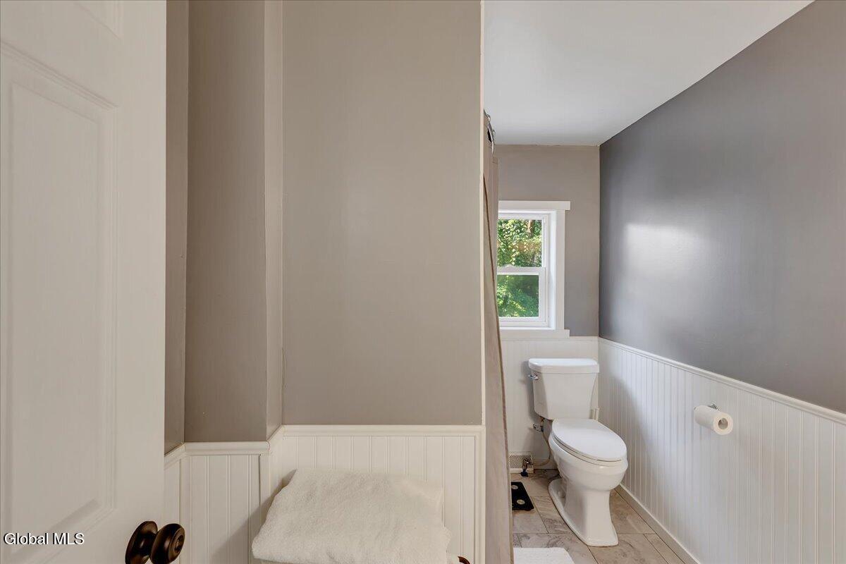 1221 Jason Lane Niskayuna NY 12309