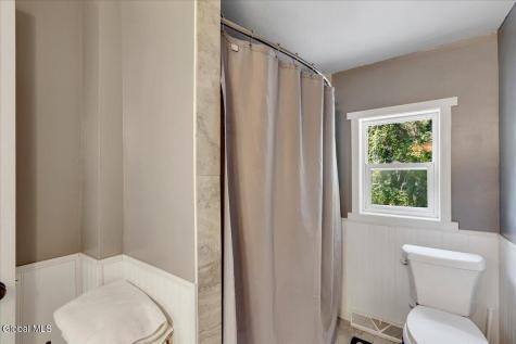 1221 Jason Lane Niskayuna NY 12309
