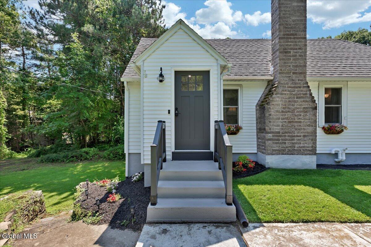 1221 Jason Lane Niskayuna NY 12309