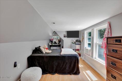 1221 Jason Lane Niskayuna NY 12309