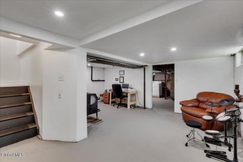 1221 Jason Lane Niskayuna NY 12309