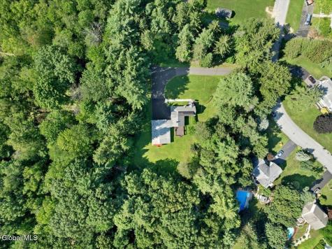 1221 Jason Lane Niskayuna NY 12309
