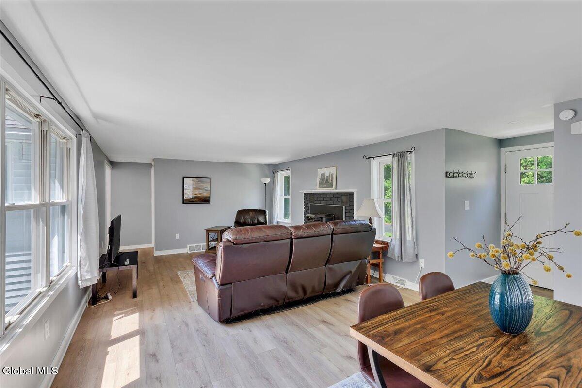 1221 Jason Lane Niskayuna NY 12309