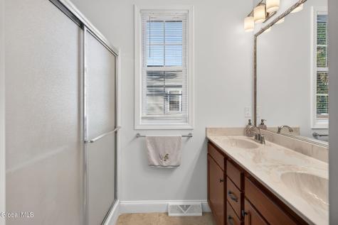 5 Highcroft Court Niskayuna NY 12309