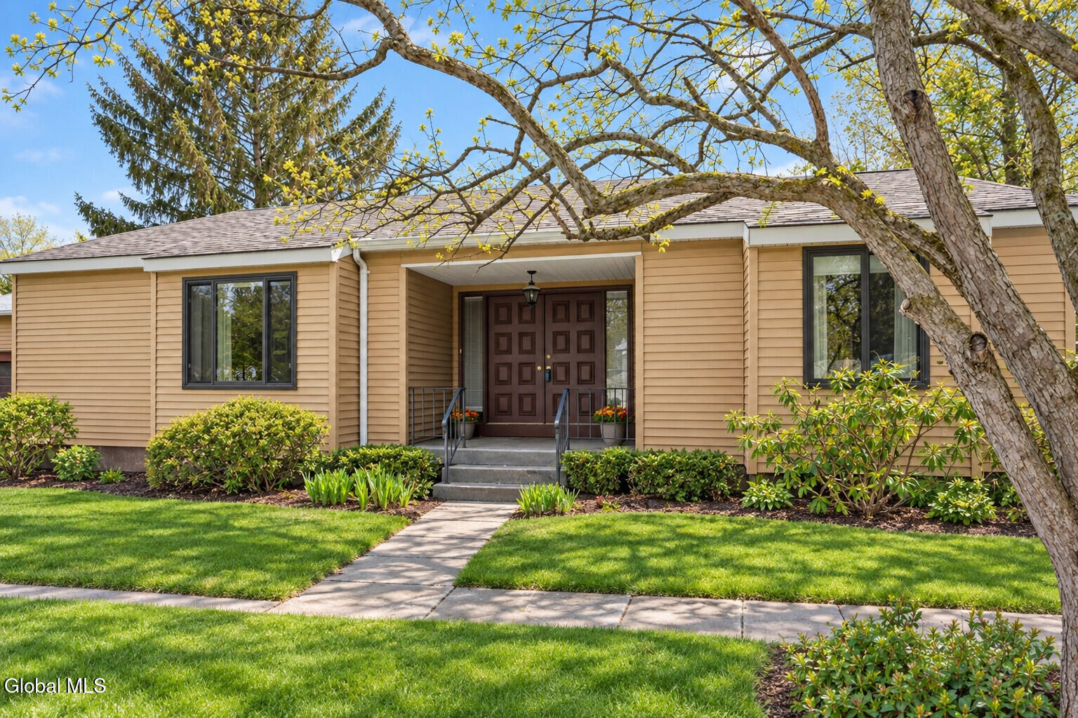 2 Loudonwood E Albany NY 12211