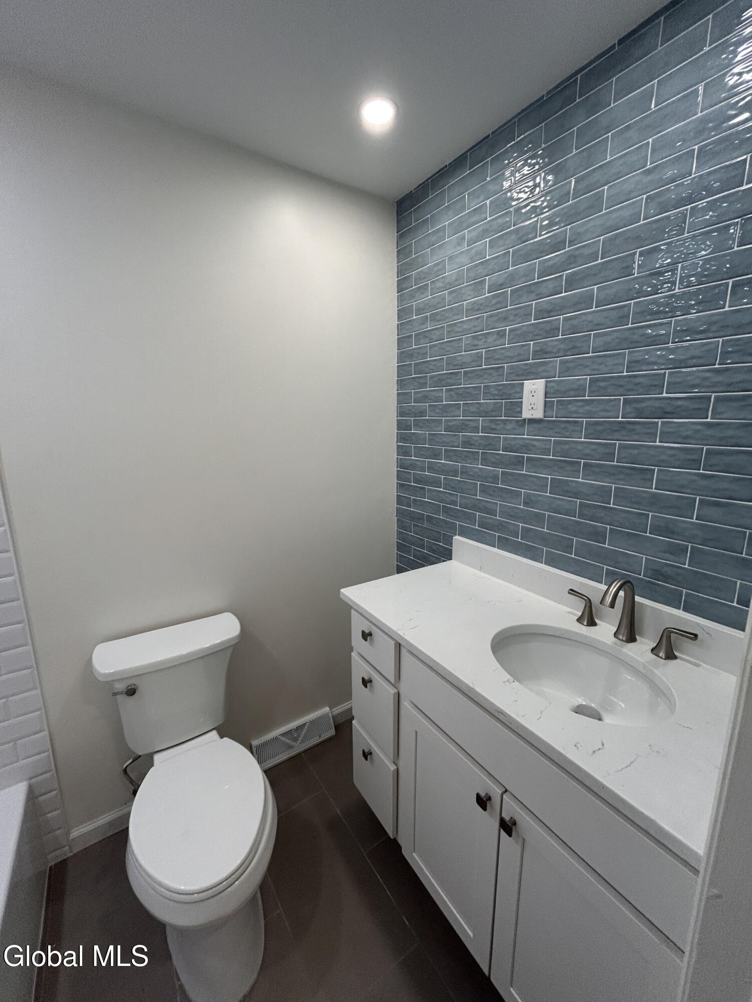 2 Loudonwood E Albany NY 12211