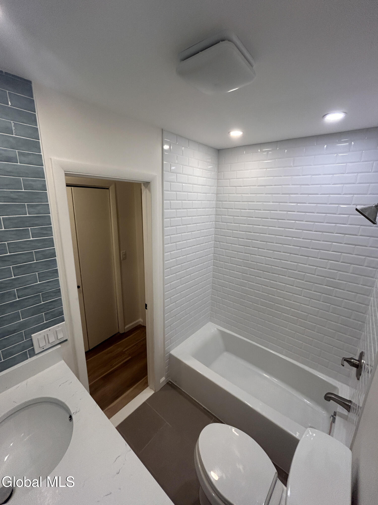 2 Loudonwood E Albany NY 12211