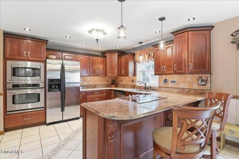 917 Londonderry Court Schenectady NY 12309