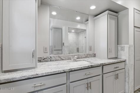 917 Londonderry Court Schenectady NY 12309
