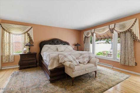 917 Londonderry Court Schenectady NY 12309