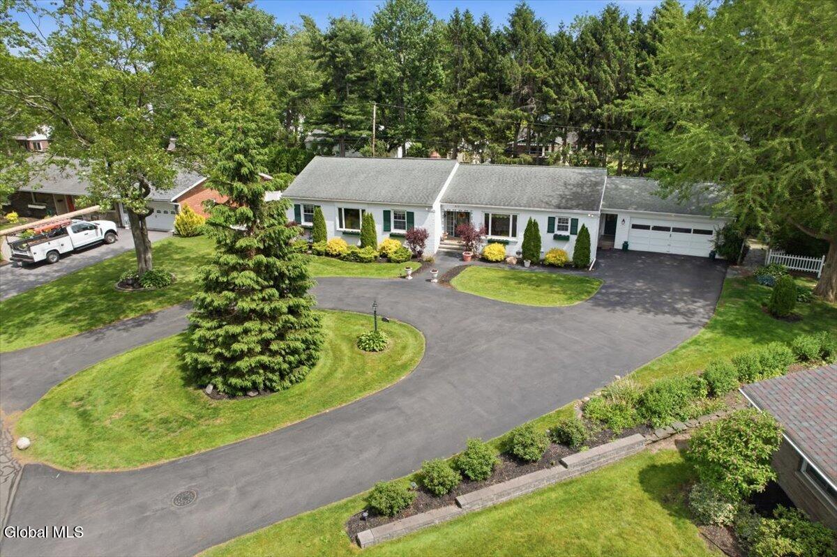 917 Londonderry Court Schenectady NY 12309