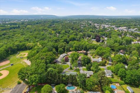 917 Londonderry Court Schenectady NY 12309