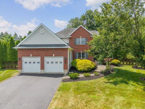 16 Callaway Circle Loudonville NY 12211