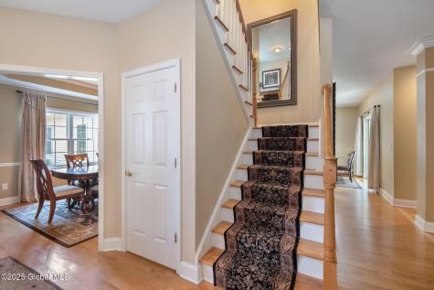 16 Callaway Circle Loudonville NY 12211