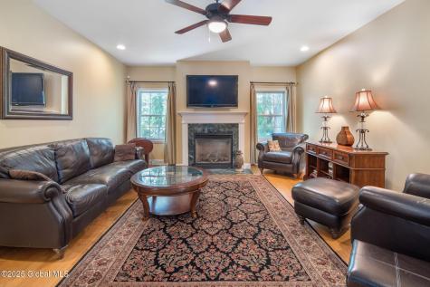 16 Callaway Circle Loudonville NY 12211