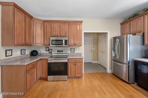 16 Callaway Circle Loudonville NY 12211