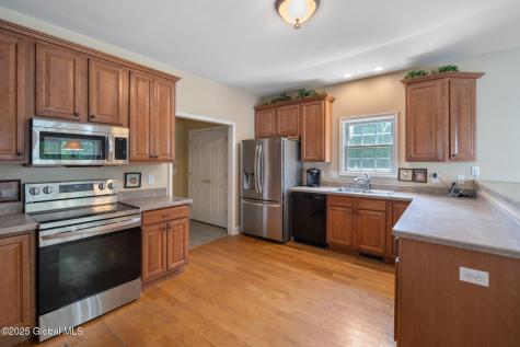 16 Callaway Circle Loudonville NY 12211