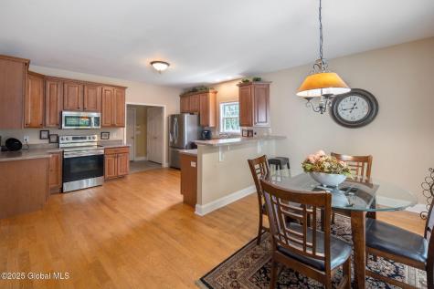 16 Callaway Circle Loudonville NY 12211