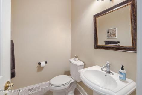 16 Callaway Circle Loudonville NY 12211