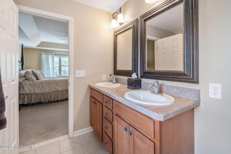 16 Callaway Circle Loudonville NY 12211