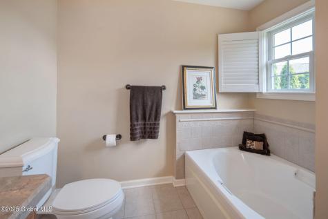 16 Callaway Circle Loudonville NY 12211