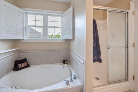 16 Callaway Circle Loudonville NY 12211