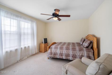 16 Callaway Circle Loudonville NY 12211