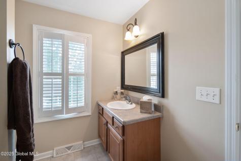 16 Callaway Circle Loudonville NY 12211